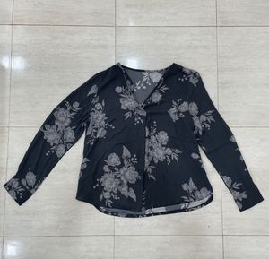✨ Elegant Grey Floral Blouse-Flowy, Flattering 🌸