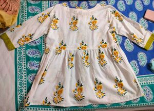 Women White-Yellow Floral Empire Tunic top