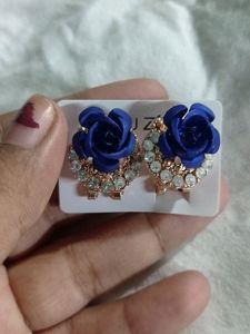 very beautiful stone studs earring