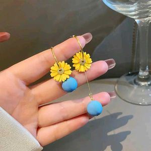 Daisy Drop Earrings