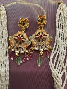 Elegant Kundan Pendant Necklace With Earrings