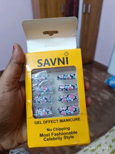 New SAVNI Gel Nail Strips