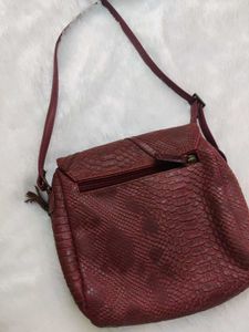 Baggit Maroon Sling Bag Women🛍️