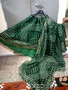 Green Bandhani Skirt &amp; Dupatta