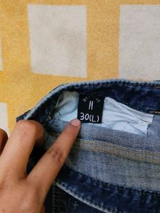 Distressed Cropped Jeans