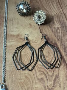 Mixed Jewelry Lot: Necklaces, Rings &amp; Earrings