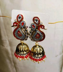 new daynamic red colour earrings