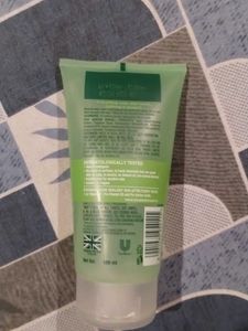Simple Refreshing Facial Wash - Kind to Skin