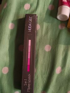 HUDA BEAUTY LIPSTICK 5 IN 1