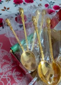 Single Golden Swan In brass With 6 Pc Spoon