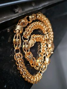 Elegant Gold Chain Necklace