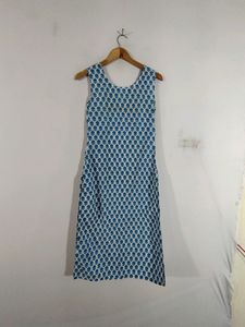 White With Blue Floral Print Kurta (Women&#39;s)