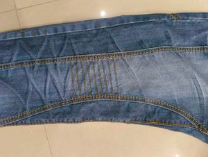Men&#39;s Distressed Denim Jeans