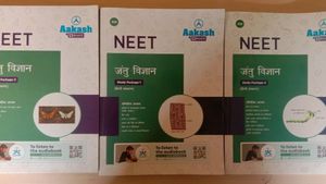Aakash Byju&#39;s Neet Hindi Medium Module