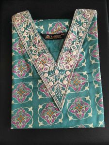 V-NECK SHORT KURTI