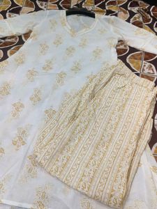 White &amp; Gold Print Kurti