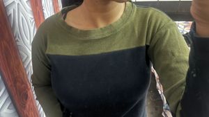 Green &amp; Black Sweatshirt