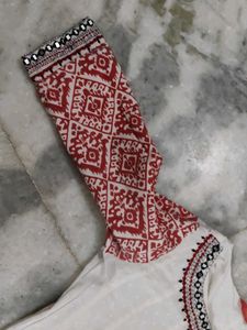 Elegant White &amp; Red Printed Kurta