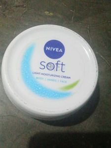 Nivea Soft Moisturizing Cream