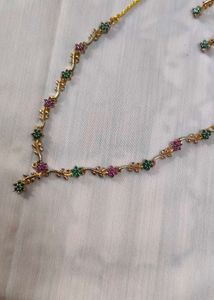 Sleek And Beautiful Necklace Set