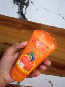 Lotus Herbals Sunscreen PA ++ UVA, SPF 30 UVB
