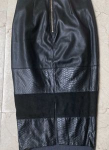 Body hugging Leather Skirt