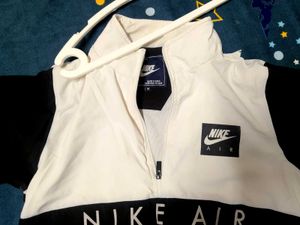 nike showroom jacket size( M)