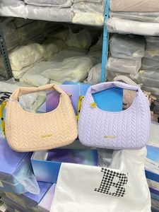 CUTE KOREAN HANDY SLING BAG