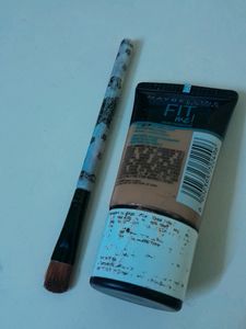 Maybelline New York Fit Me Foundation Cream With Make-Up Brush Free