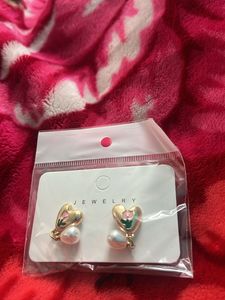 New Beautiful Hanging Pearl And Heart Earrings