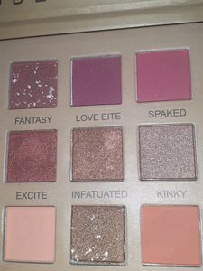NUDE EYESHADOW PALETTE