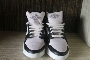 Black And White Sneaker 👟👟