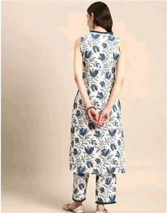 Women Floral Printed Regular Kurta With Pant
