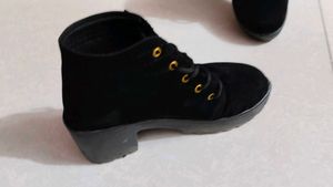 Voguish Women Boots