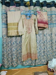 Beautiful Dress With Contrast Dupatta.