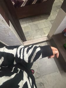 Zebra Print Pullover Sweater   M