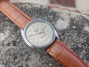 Vintage Seiko 5 Automatic Mens Wristwatch Japan Made Model 6309
