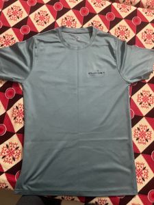 Tshirt M SIZE ONE PIC PRICE. CHOICE ANY Colour.