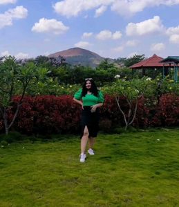 Summer Green Puffed Crop Top