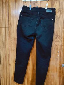 Lotus Black High-Waisted Jeans/skinny fit