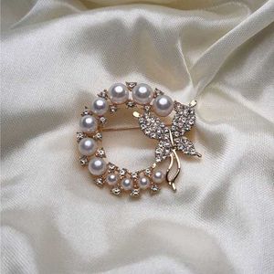 PEARL RHINESTONE BROACH✨