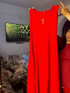 Red Premium Gaun
