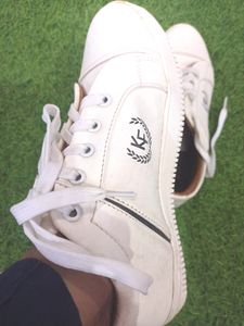 Women White Shoes Like New