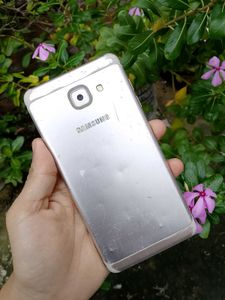 Samsung J7 max