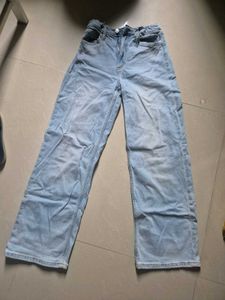 Blue Straight Cut Jeans – Classic & Comfortable Fi