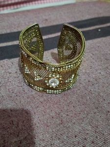 Beautiful Kada And One Bajuband