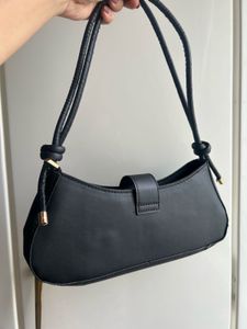 Savana Black Bag At Good Price