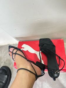 H&amp;M Women Black Solid Strappy Flats