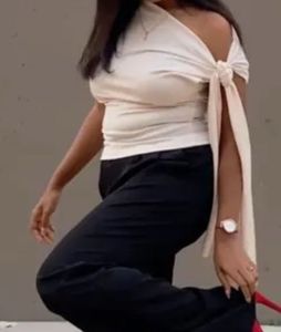 Asymmetric top with knot