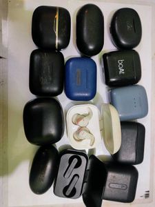 Lot of Wireless Earbuds
